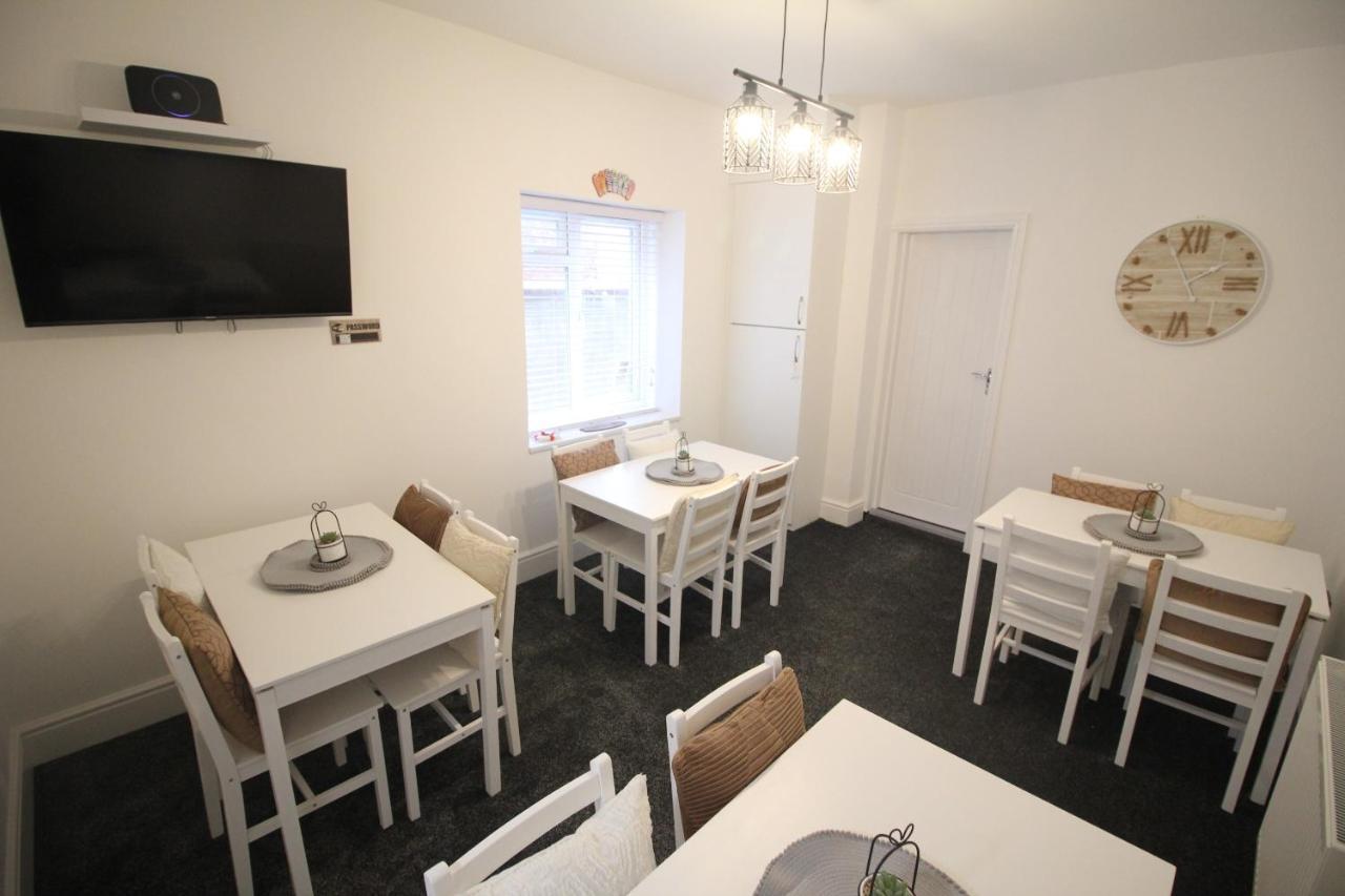 Media Manor - Fully Refurbished In 2022 - Large 6 Bedrooms, 3 Bathrooms Plus Media Games Room Blackpool Exterior foto